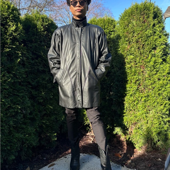 Vintage Broad shoulder padded black Leather Jacket - Picture 4 of 7